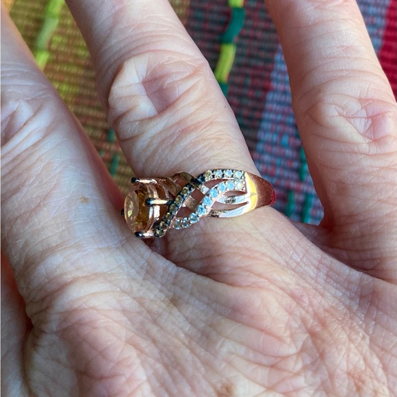 ❤️Gorgeous Rose Gold Tone Fashion CZ ring - Picture 4 of 10